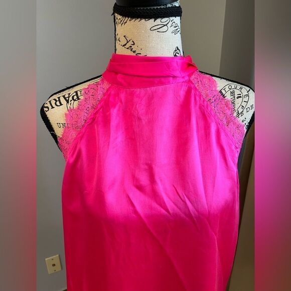 Generation Love
Alyssa Lace Halter Silk Top - Picture 6 of 12